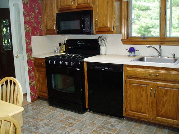5th image of 4 Eagle Hill Ct