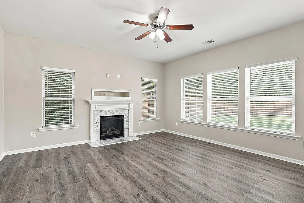 4 bed, 2.5 bath, 1834 sqft, $2,175 — Photo 4