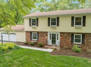 12886 Whitehorse Ln, Saint Louis, MO 63131
