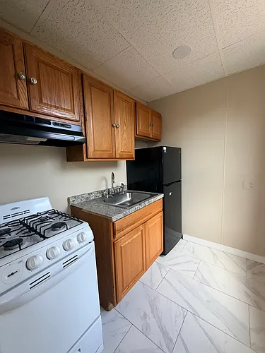144 Mercer St Photo 1