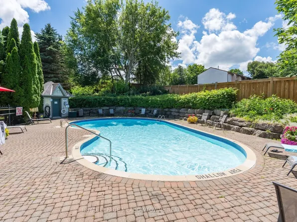 76 River Dr #11, Halton Hills, ON L7G 2J2