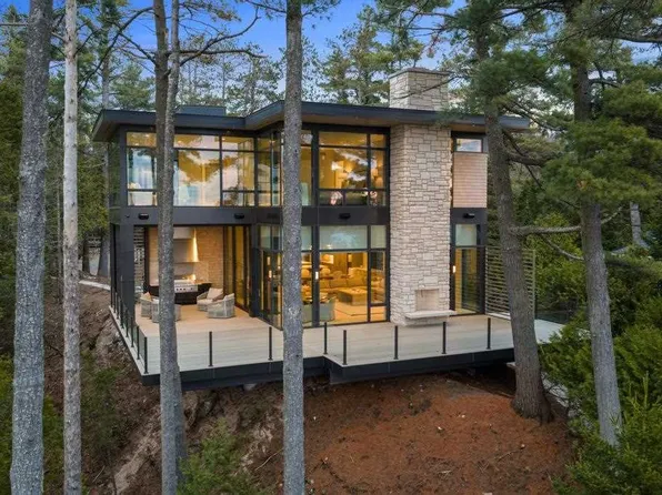 3087 Forrest Ave, Harbor Springs, MI 49740
