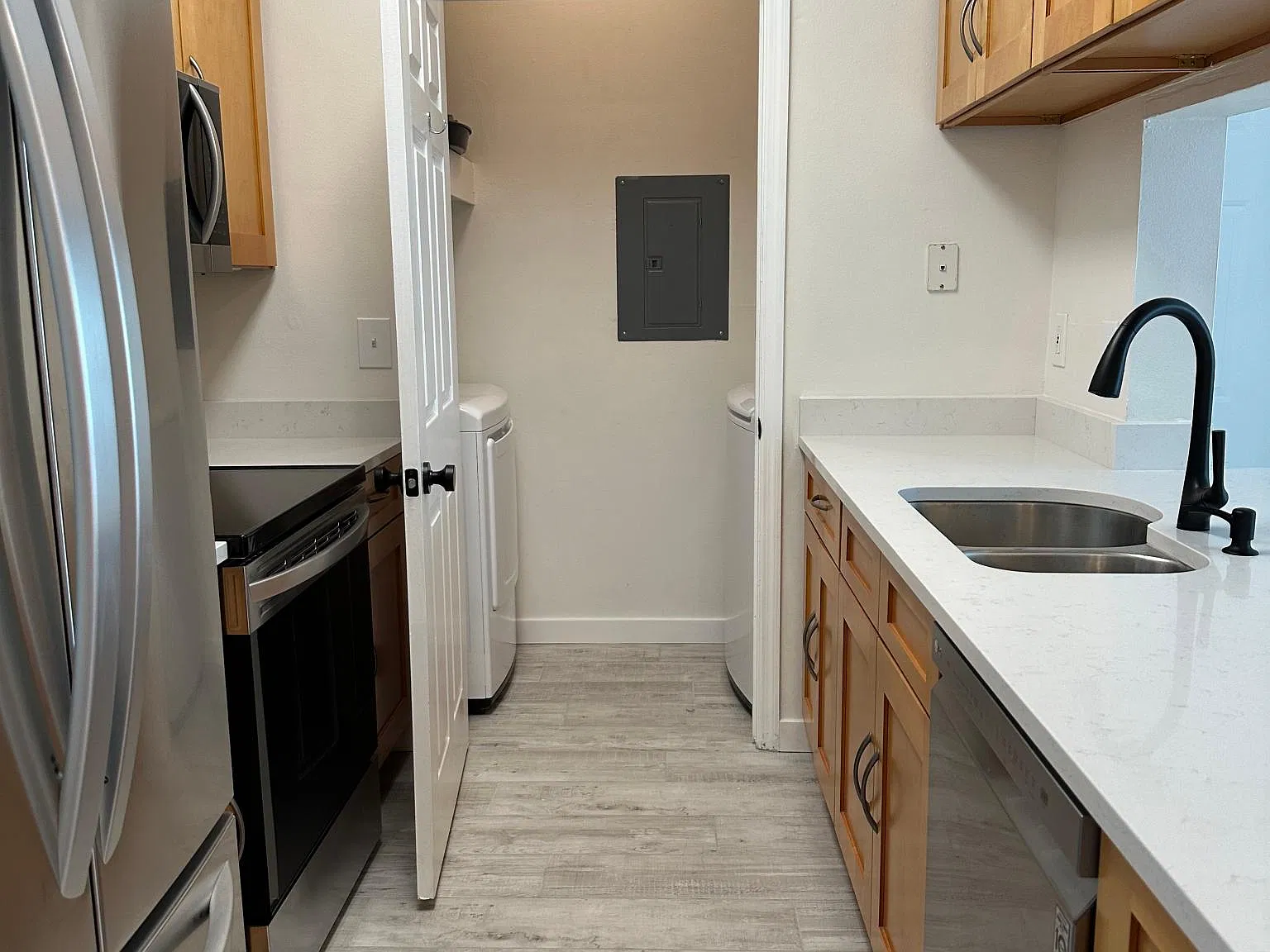 160 Veracruz Dr — Photo 3