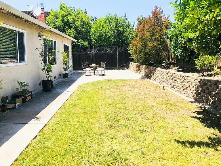 1152 Adams Dr — Photo 16