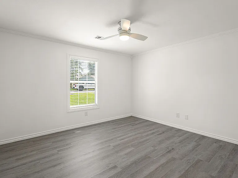 806 Michael St — Photo 11