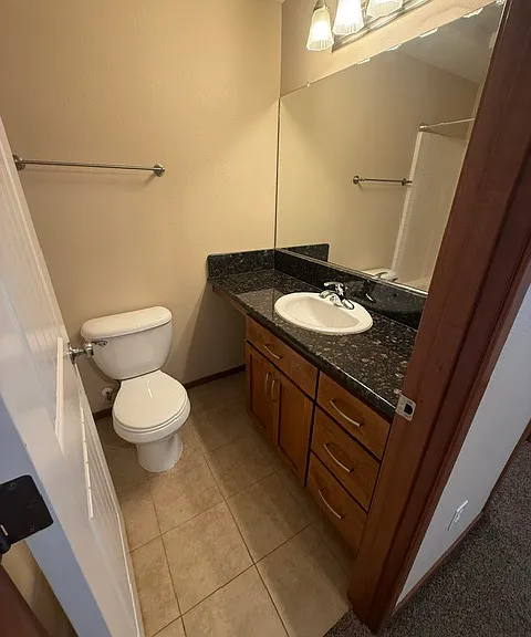 4 SW Boundary St #3 — Photo 8