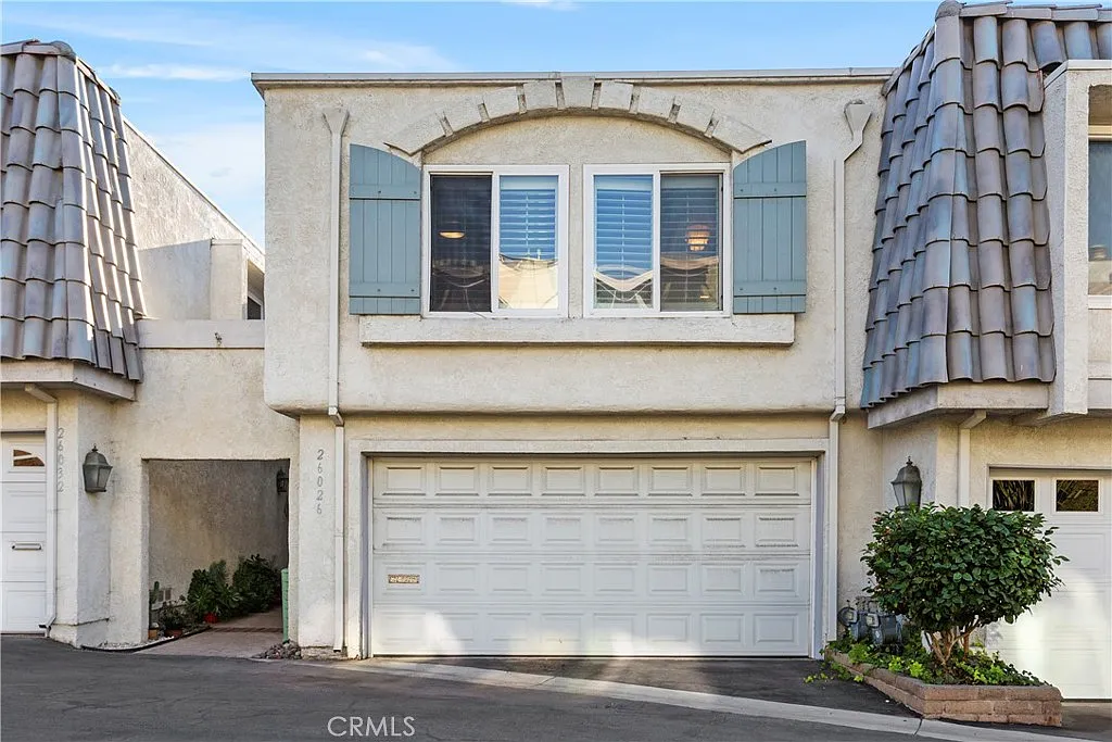 3 bed, 2.5 bath, 1830 sqft, $8,000 — Photo 2
