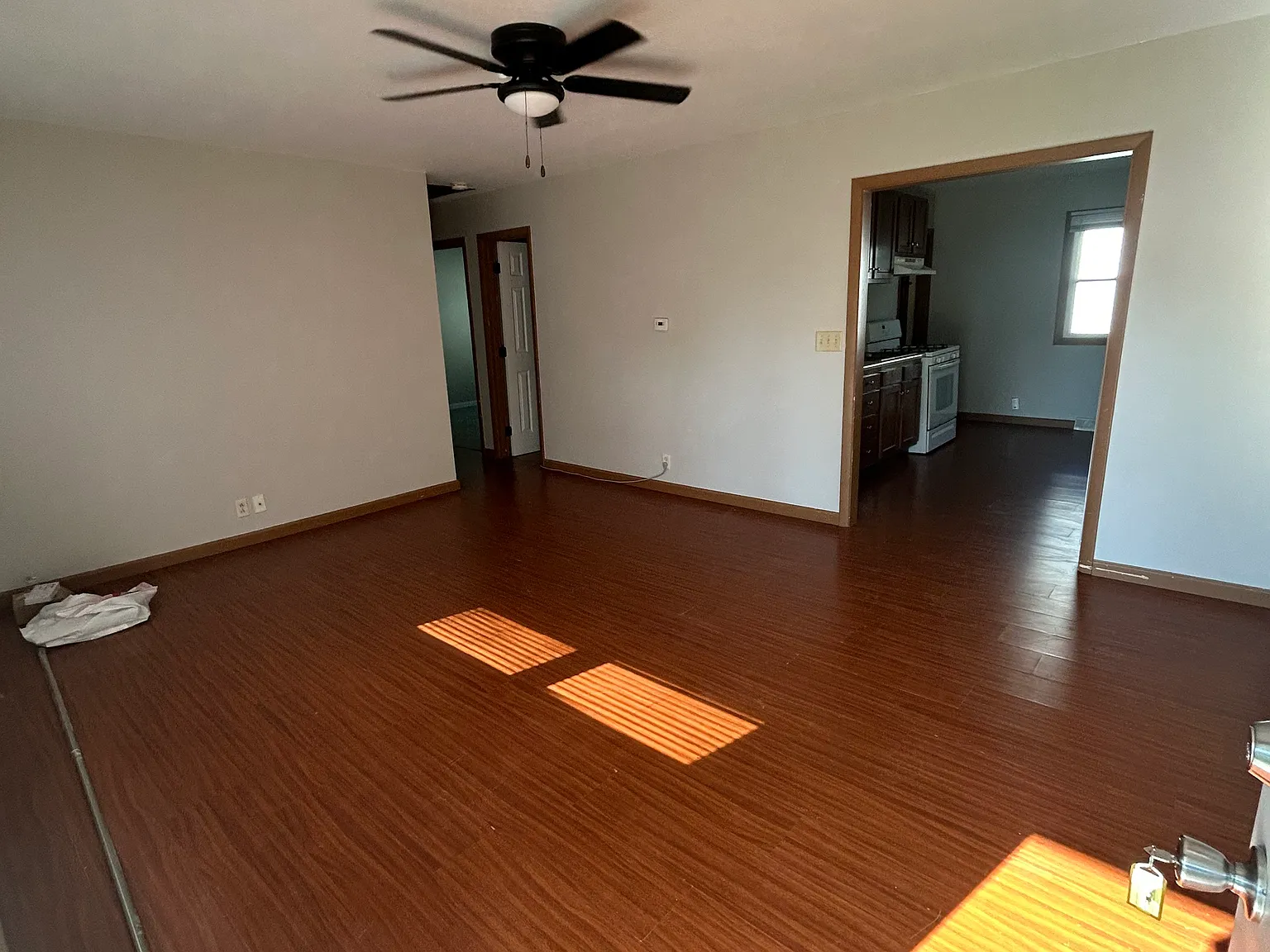 2 bed, 900 sqft, $1,045 — Photo 2