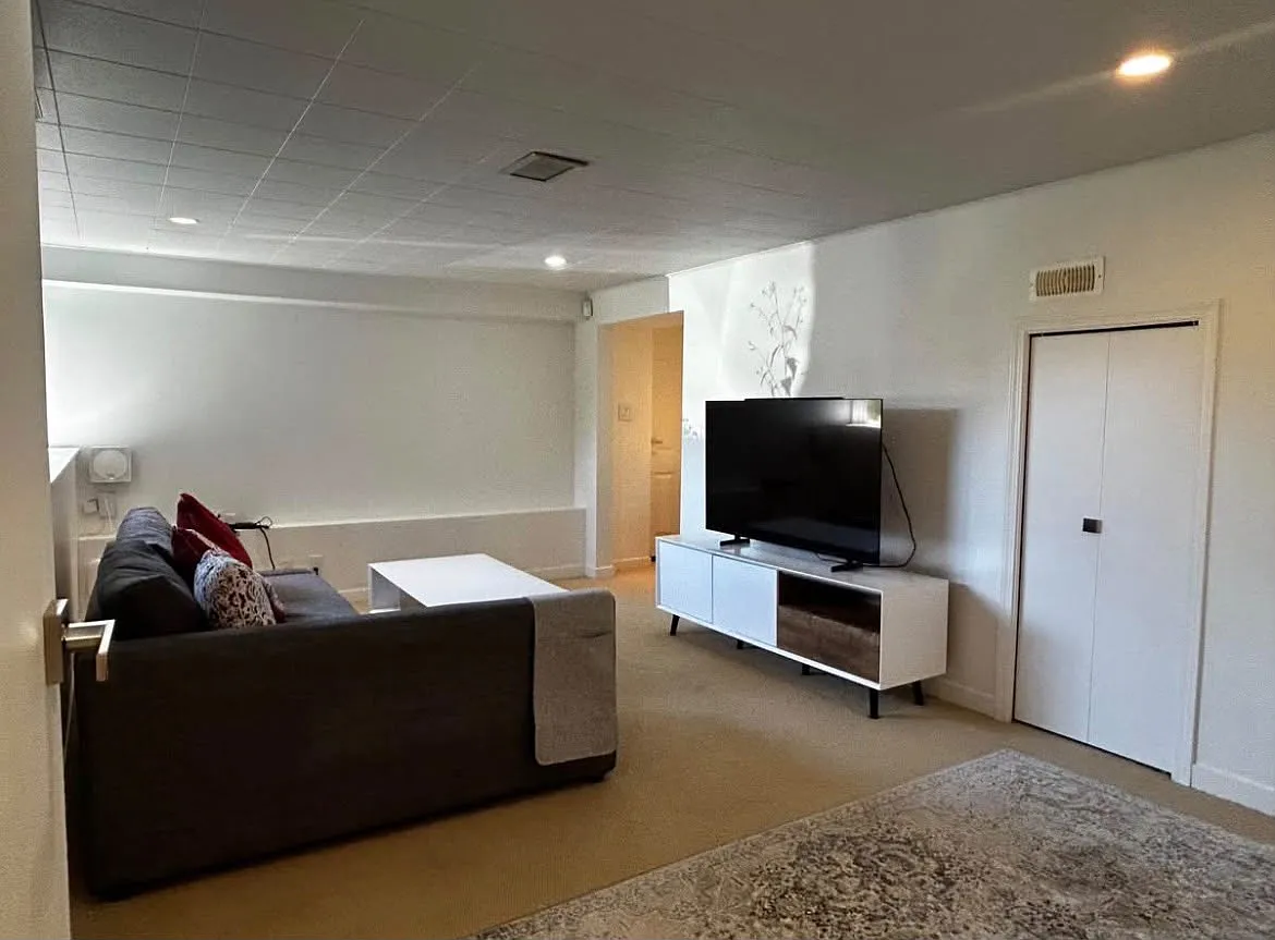 2 bed, 875 sqft, $2,590 — Photo 3