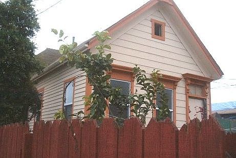 1st image of 329A Pennsylvania St