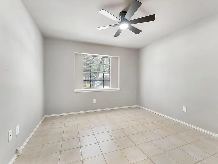 1010 E Red Cedar Cir — Photo 6