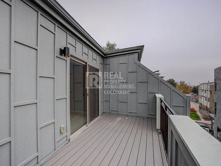 1227 N Perry St — Photo 28
