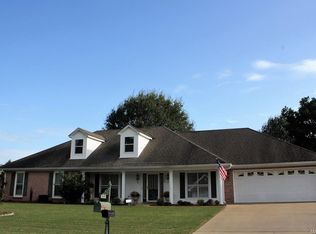 102 E Partridge Path, Elmore, AL 36025