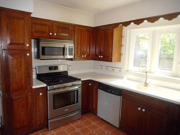 2nd image of 2332 Lakeridge Dr