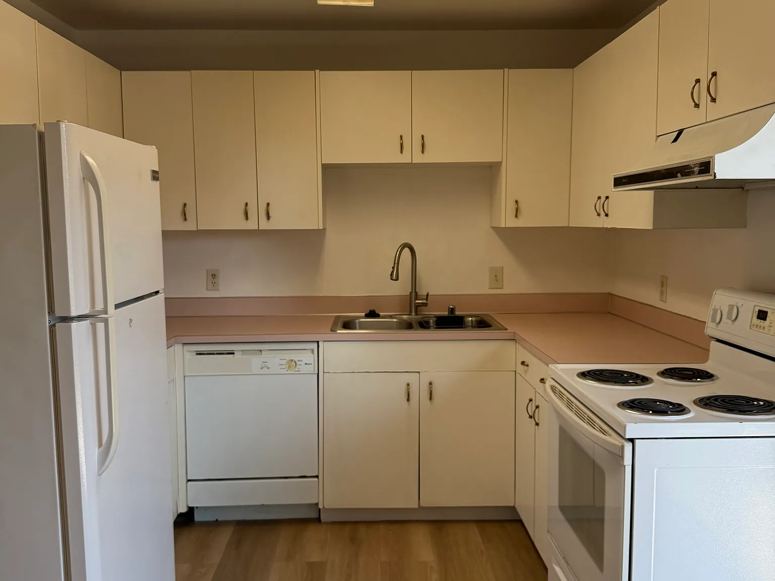 2 bed, 800 sqft, $1,550 — Photo 2