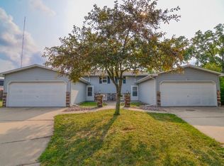 1666 Victoria Ct, Green Bay, WI 54302