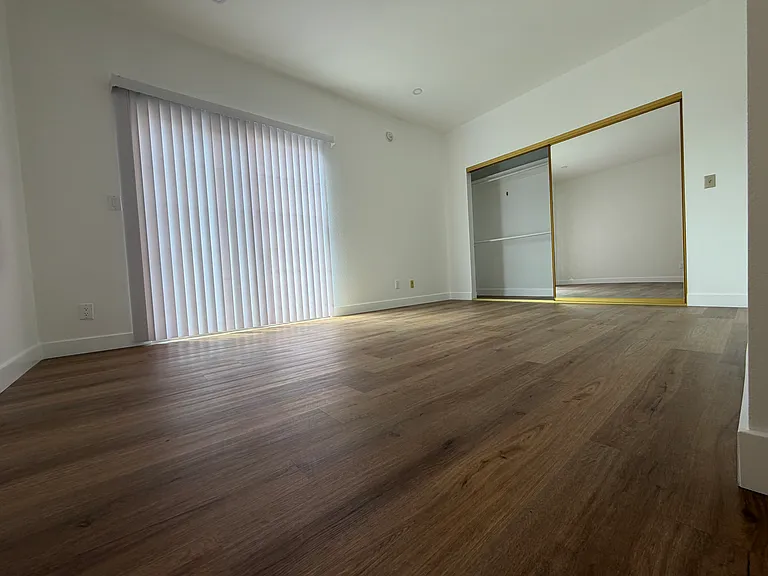 923 S Shenandoah St #4 — Photo 9
