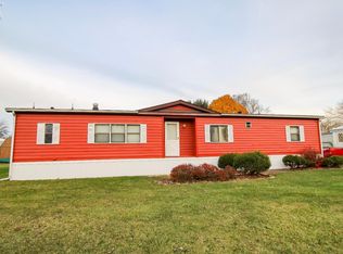 211 Sand Dr, Vermilion, OH 44089