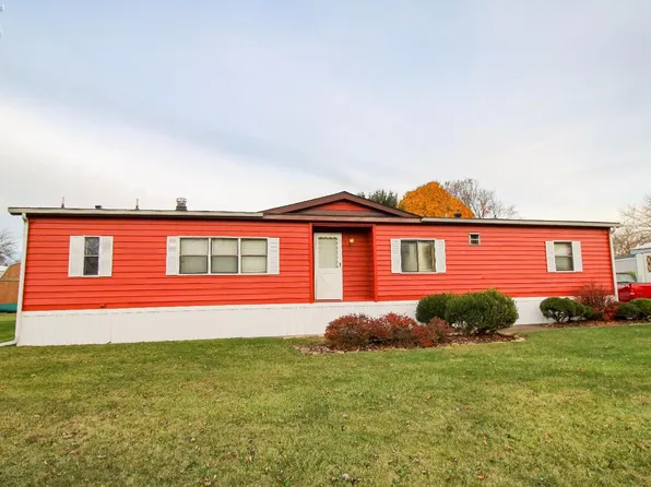 211 Sand Dr, Vermilion, OH 44089