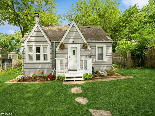 7718 Beach Rd, Wonder Lake, IL 60097