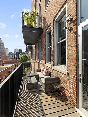 Sold by Compass | media 7