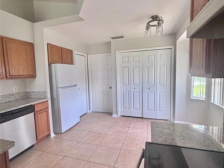 131 Cedarpark Ln — Photo 4
