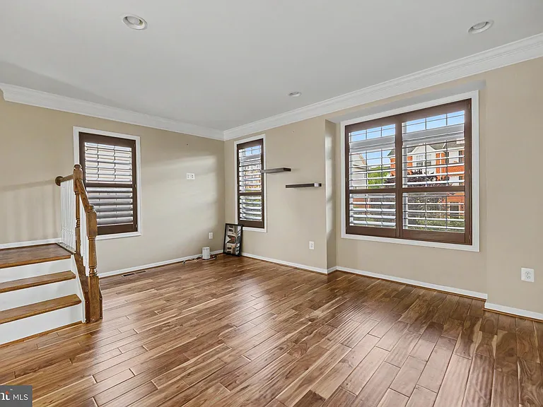 23108 Sunbury St — Photo 10