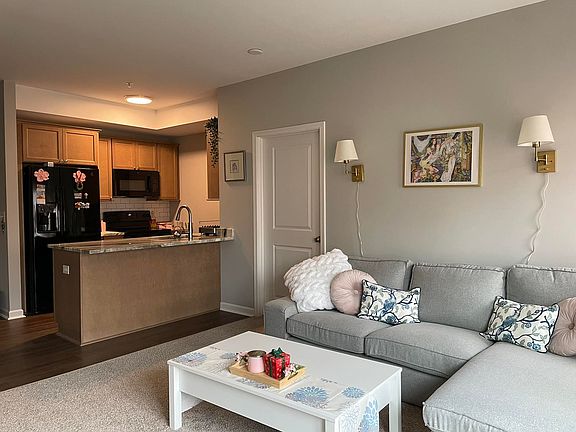 3rd image of 647 Pointe Dr