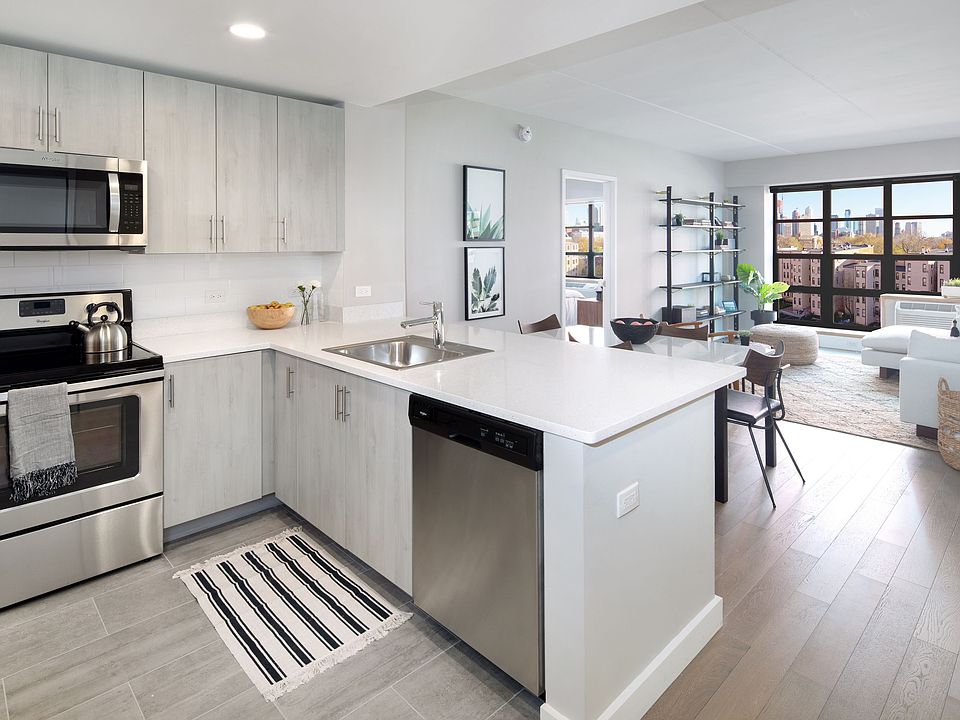 1st image of 310 10th St #615