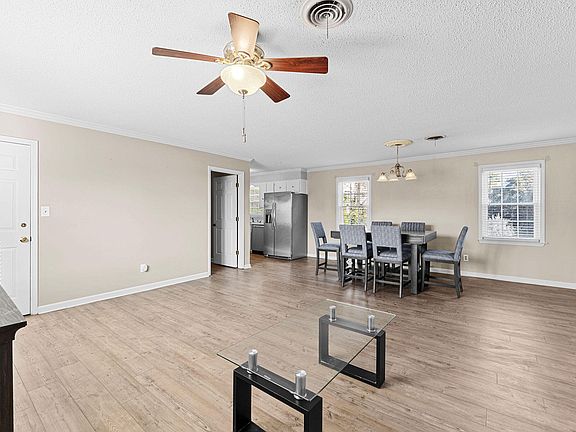 5th image of 1010 Hickman Road #5b