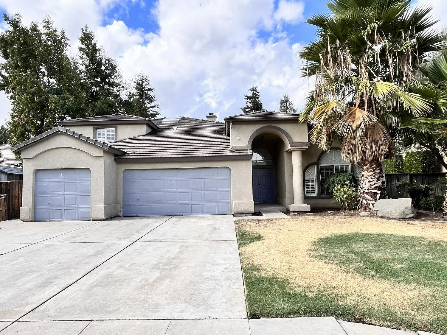 5 bed, 3288 sqft, $3,700 — Photo 1
