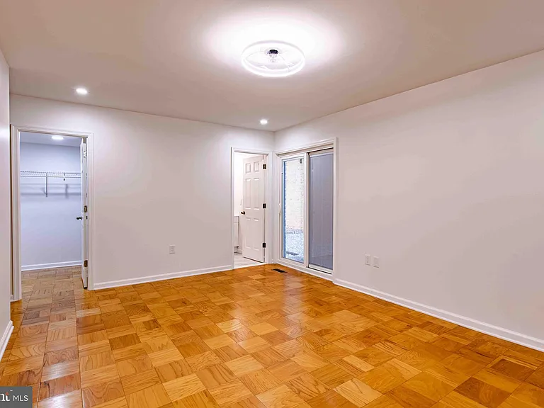 1 Stonehenge Cir #2 — Photo 48