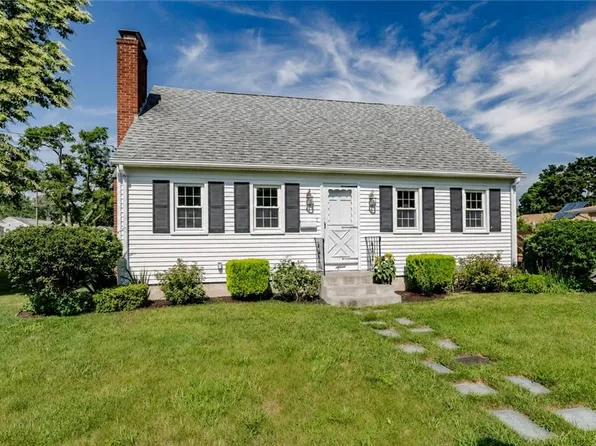 15 Drake Rd, Warwick, RI 02888