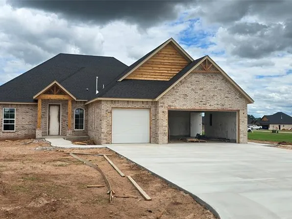 1163 Wolf Creek Dr, Blanchard, OK 73010