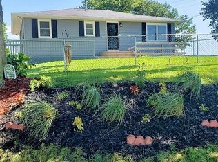 7399 Schueller Heights Rd, Dubuque, IA 52003