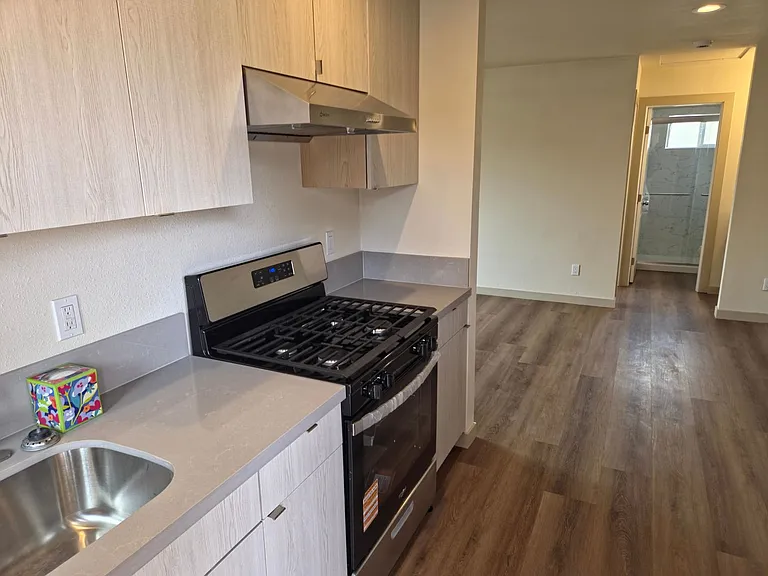 1805 Saint James Pl — Photo 3