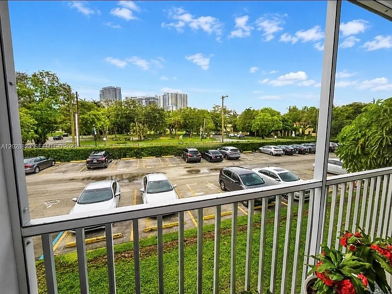 16851 NE 23rd Ave #B214 — Photo 3