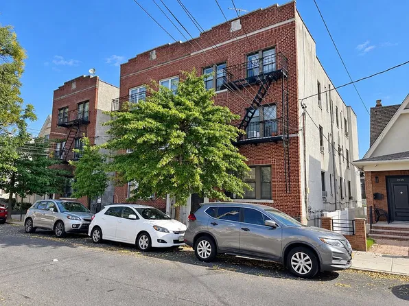 2137 E 14th St, Brooklyn, NY 11229