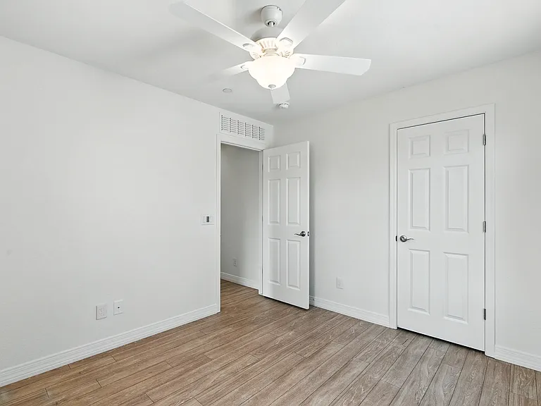 4644 E Beck Ln — Photo 19