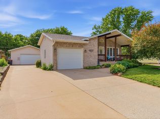 2124 N Gayman Ave, Davenport, IA 52804