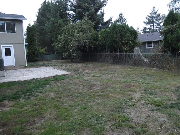 3rd image of 711 NE 1st Ct