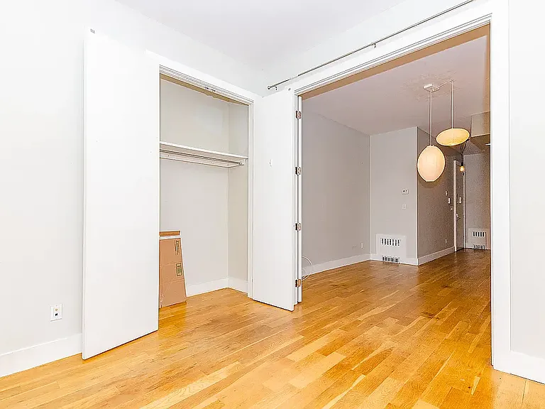 338 Melrose St #2E — Photo 9