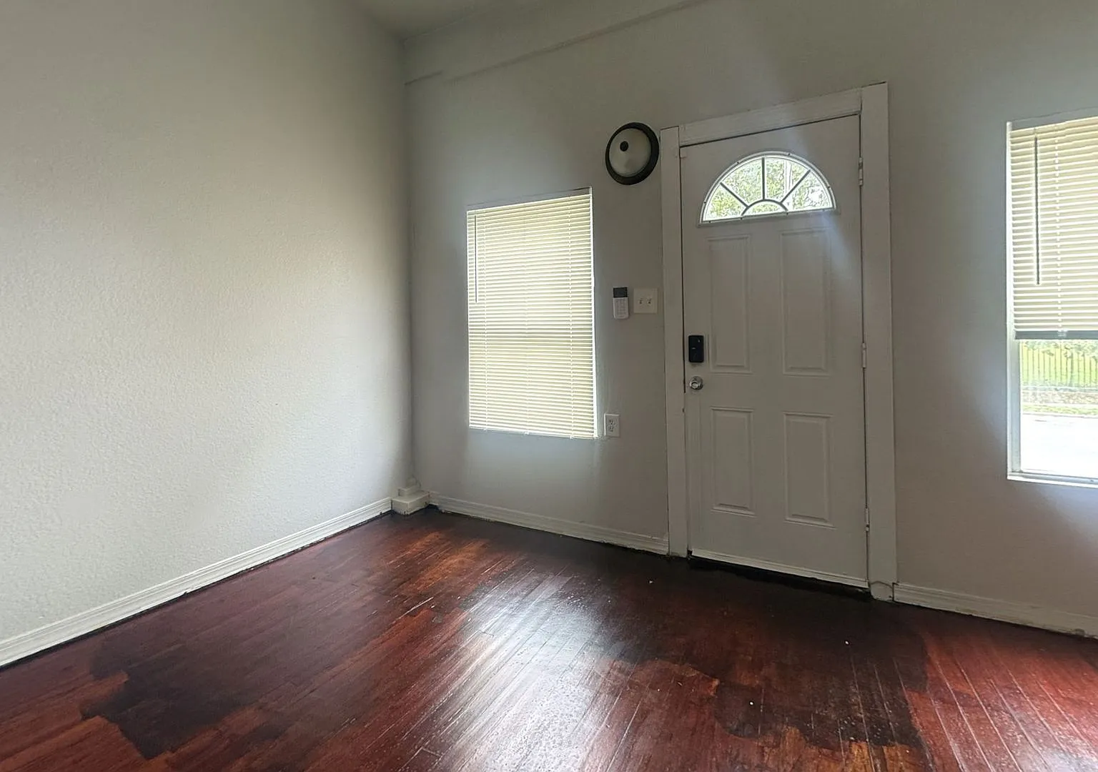 4645 N 16th St., 4 bedrooms, 1 bathroom Home for $1,606/ Month — Photo 2