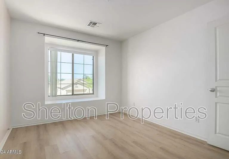 17229 W Caribbean Ln — Photo 10