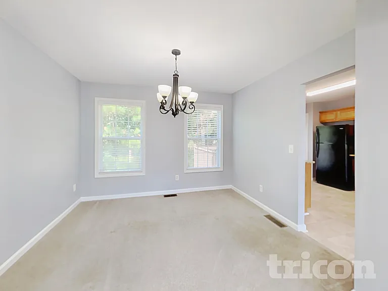 6355 Queensdale Dr — Photo 5