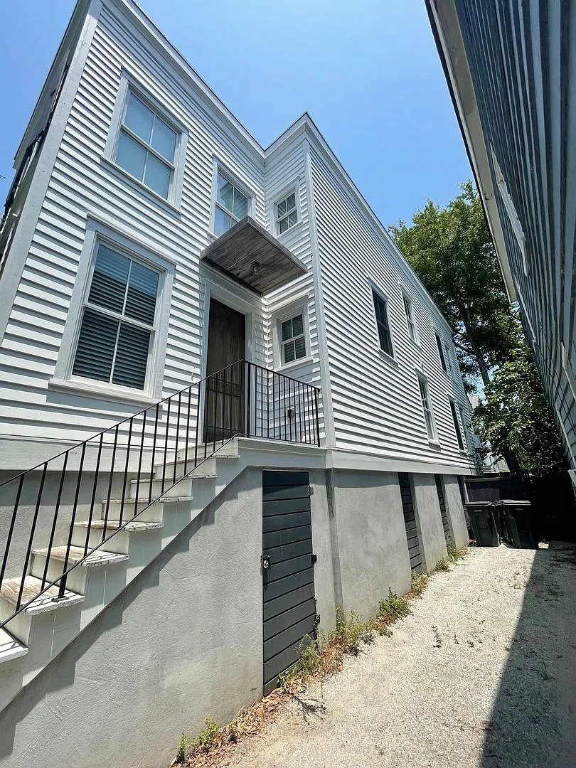 Spacious Single Family Home in Downtown Charleston — Photo 2