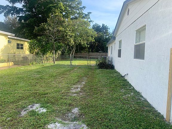 2nd image of 640 NE 145th St #2