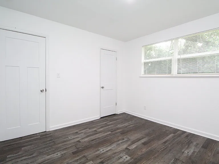 150 E Ensley St — Photo 11