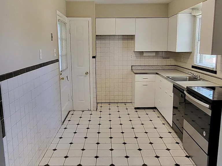 275 W Saint Anthony Ln — Photo 4