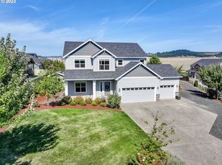 843 E McKinley St, Carlton, OR 97111